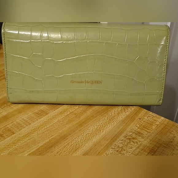 Alexander McQueen NIB Full Inclusion Mint Green Croc WOC - Picture 7 of 10
